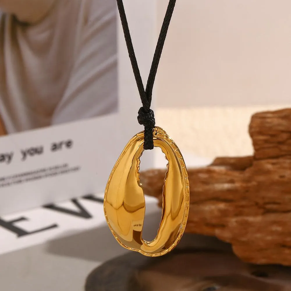 Trendy Gold-Plated Insect-Shaped Pendant Necklace – Adjustable Link Chain