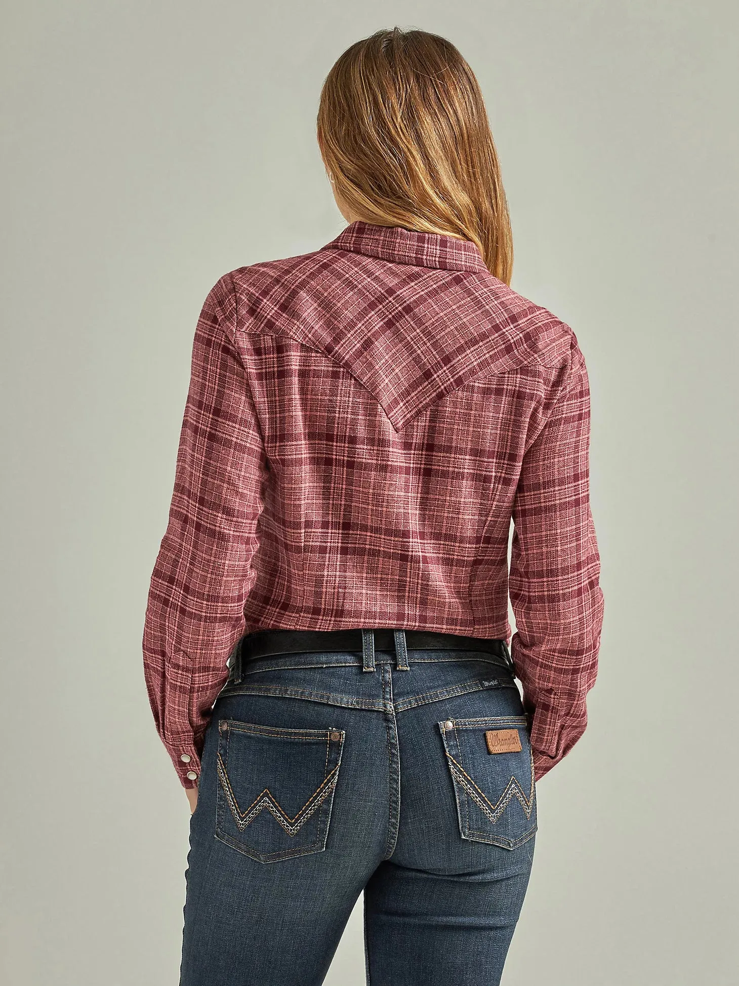 Women's Essential Long Sleeve Flannel Plaid Western Snap Shirt In Ash Rose